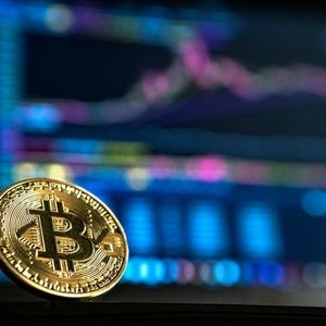 Bitcoin Holds Key Level Amid $108,000 Rejection, But Analysts Suggest Caution This Quarter