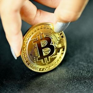 Bitcoin Sees Long-Term Holders Sell As Short-Term Buyers Step In – Sign Of Rally Exhaustion?